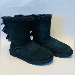 UGG Bailey Bow women’s black suede boot. Size 5